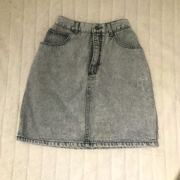 VINTAGE 80’s Guess Grey Acid Wash Mini Skirt 22x17